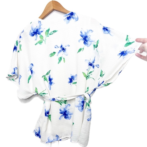 New with Tags Collective Concepts Women’s Floral Wrap Style Short Sleeve Blouse - Picture 13 of 16